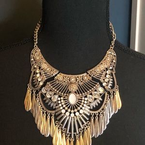 Beautiful silver statement necklace